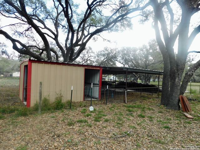 30 CRESTLINE DR, Pleasanton, TX 78064