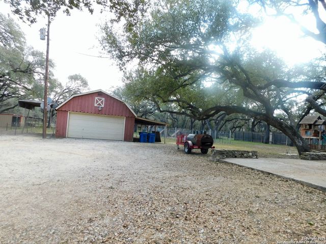 30 CRESTLINE DR, Pleasanton, TX 78064