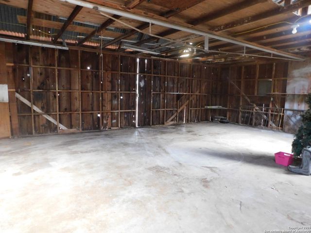 30 CRESTLINE DR, Pleasanton, TX 78064