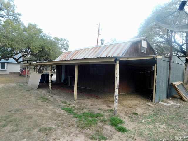 30 CRESTLINE DR, Pleasanton, TX 78064