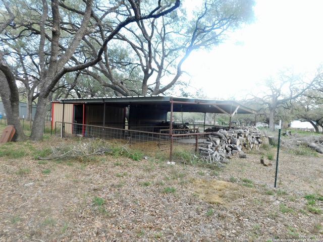 30 CRESTLINE DR, Pleasanton, TX 78064