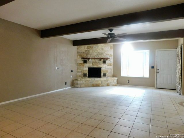 30 CRESTLINE DR, Pleasanton, TX 78064