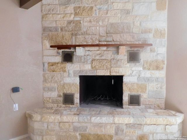 30 CRESTLINE DR, Pleasanton, TX 78064