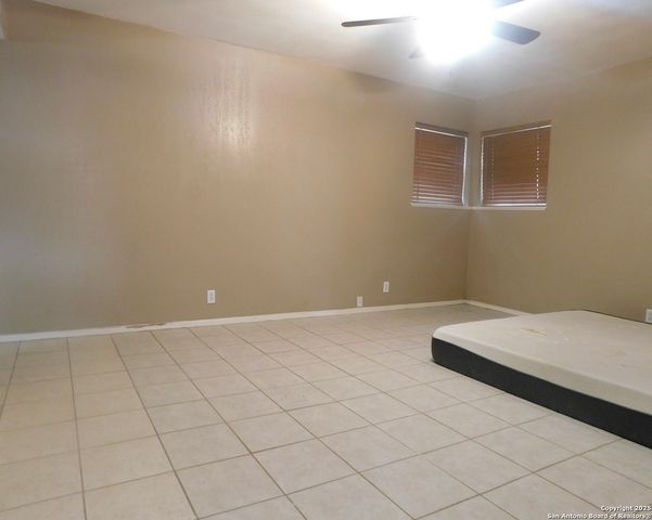 30 CRESTLINE DR, Pleasanton, TX 78064