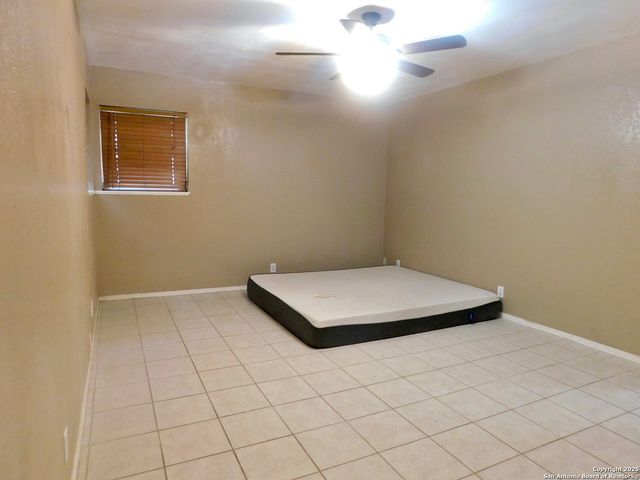 30 CRESTLINE DR, Pleasanton, TX 78064