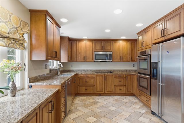 1800 Murdstone Road, Upper St Clair, PA 15241