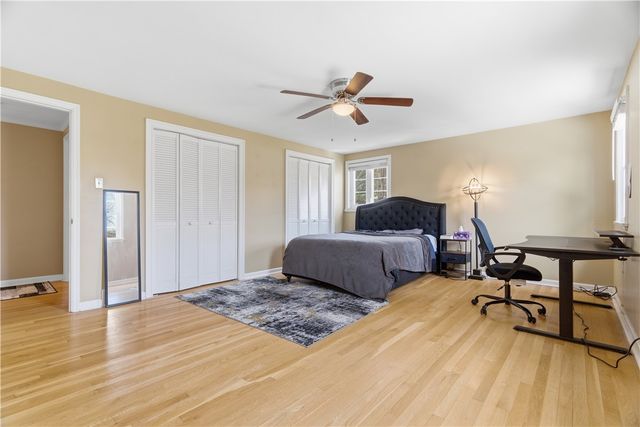 1800 Murdstone Road, Upper St Clair, PA 15241