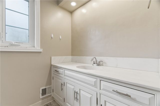 1800 Murdstone Road, Upper St Clair, PA 15241