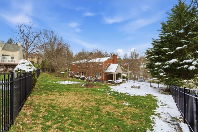 1800 Murdstone Road, Upper St Clair, PA 15241