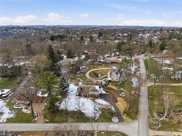 1800 Murdstone Road, Upper St Clair, PA 15241