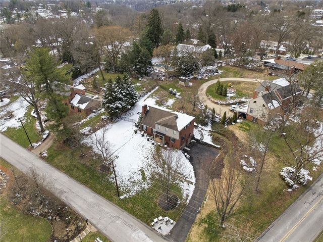 1800 Murdstone Road, Upper St Clair, PA 15241