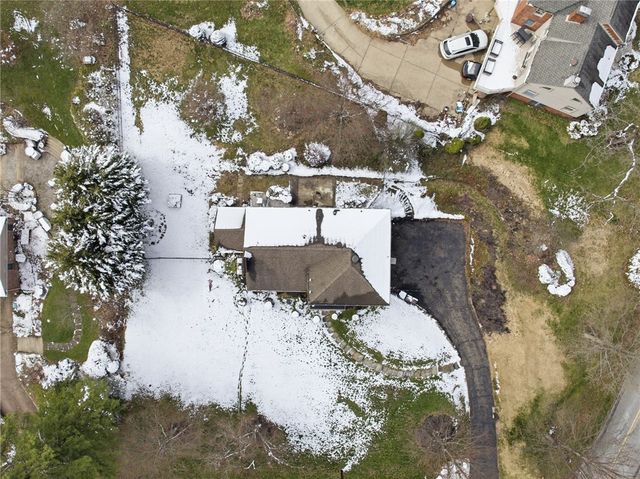 1800 Murdstone Road, Upper St Clair, PA 15241