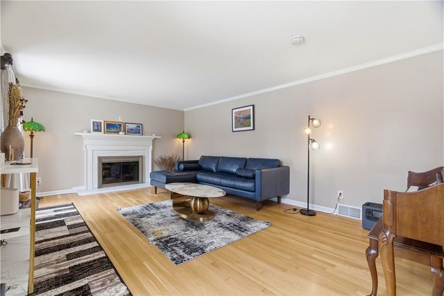 1800 Murdstone Road, Upper St Clair, PA 15241