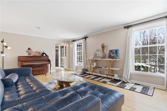 1800 Murdstone Road, Upper St Clair, PA 15241