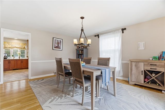 1800 Murdstone Road, Upper St Clair, PA 15241