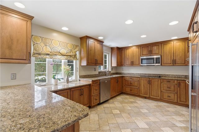 1800 Murdstone Road, Upper St Clair, PA 15241