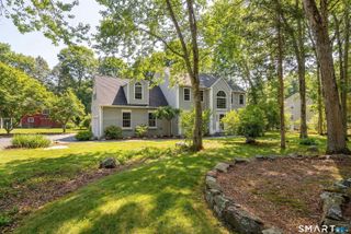 10 Sweetbriar Lane, Newtown, CT 06482