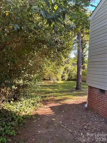 2565 Brentwood Place, Charlotte, NC 28208