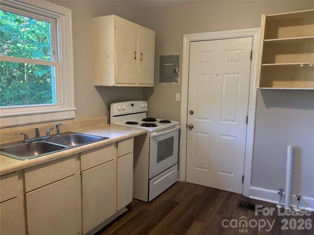 2565 Brentwood Place, Charlotte, NC 28208