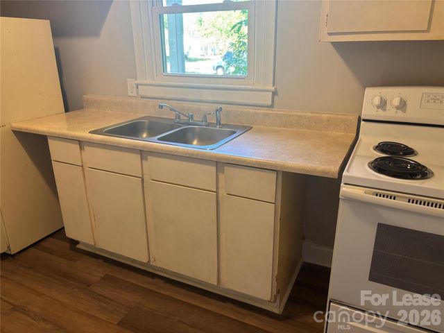 2565 Brentwood Place, Charlotte, NC 28208