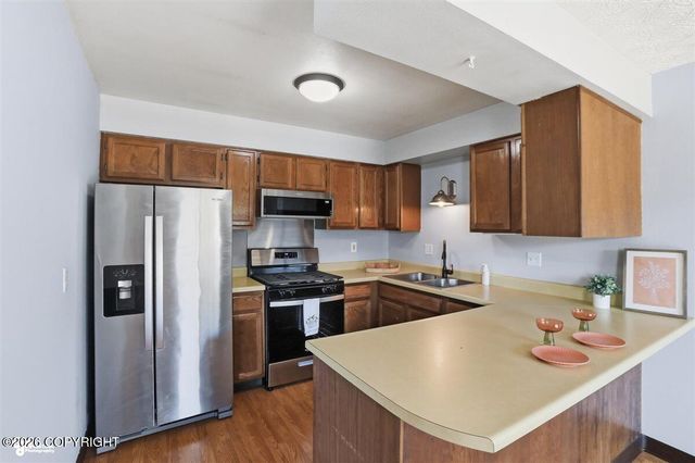 18635 N Lowrie Loop, Eagle River, AK 99577