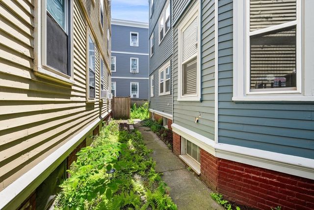 54 Pearl St 3, Cambridge, MA 02139