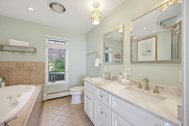 54 Oliver Hazard Perry Rd, Portsmouth, RI 02871