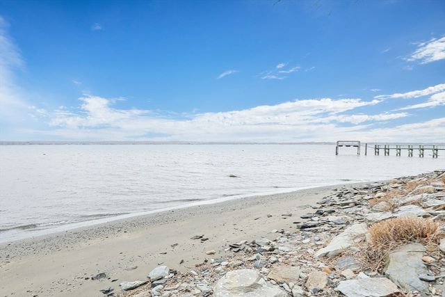 54 Oliver Hazard Perry Rd, Portsmouth, RI 02871