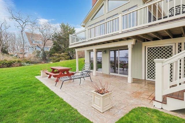 54 Oliver Hazard Perry Rd, Portsmouth, RI 02871