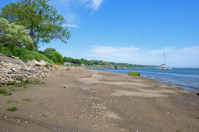 54 Oliver Hazard Perry Rd, Portsmouth, RI 02871