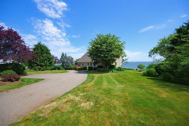 54 Oliver Hazard Perry Rd, Portsmouth, RI 02871