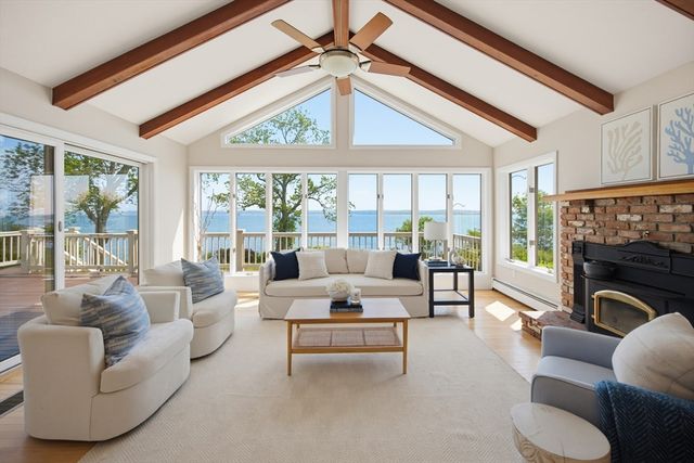 54 Oliver Hazard Perry Rd, Portsmouth, RI 02871