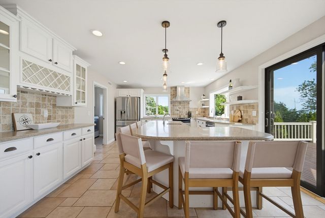 54 Oliver Hazard Perry Rd, Portsmouth, RI 02871