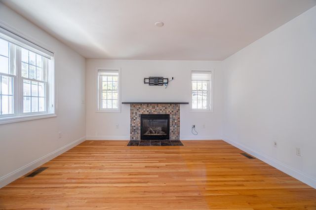 5 Lowther Place, Nashua, NH 03060