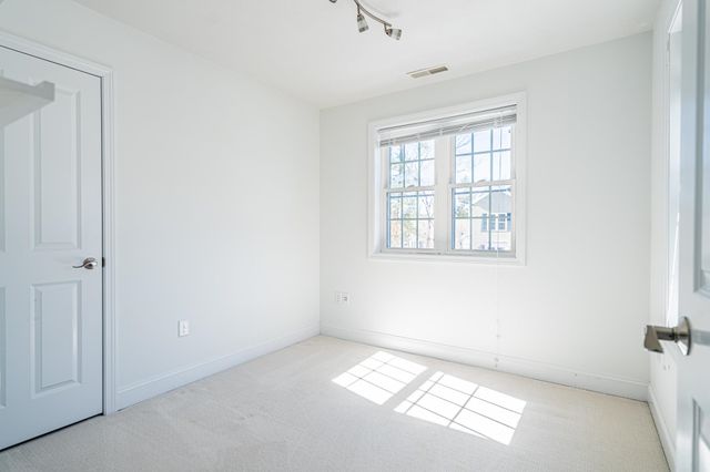 5 Lowther Place, Nashua, NH 03060