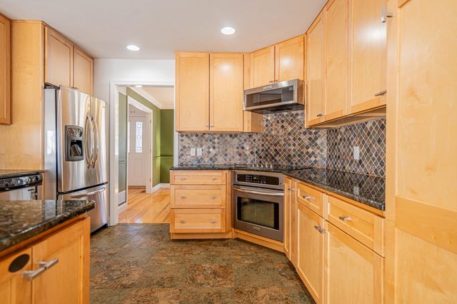 5 Lowther Place, Nashua, NH 03060