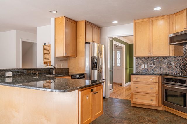 5 Lowther Place, Nashua, NH 03060