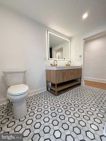 964 W MAIN ST, New Holland, PA 17557