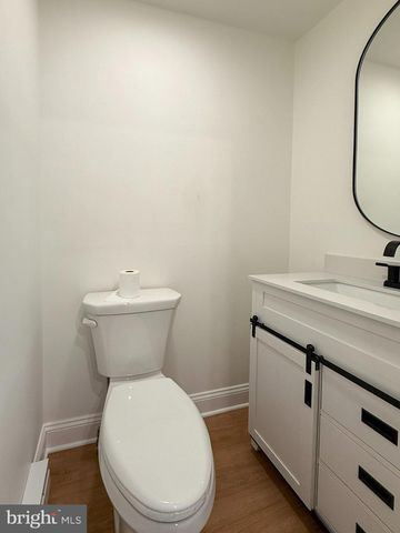 964 W MAIN ST, New Holland, PA 17557