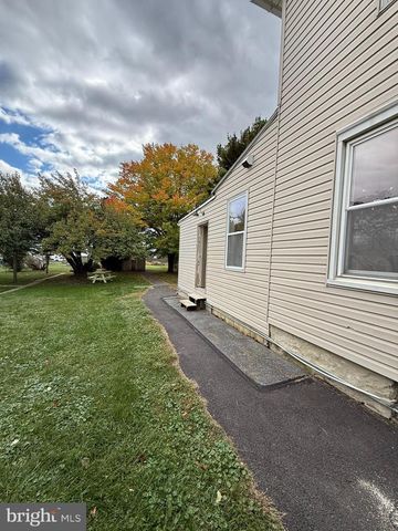 964 W MAIN ST, New Holland, PA 17557