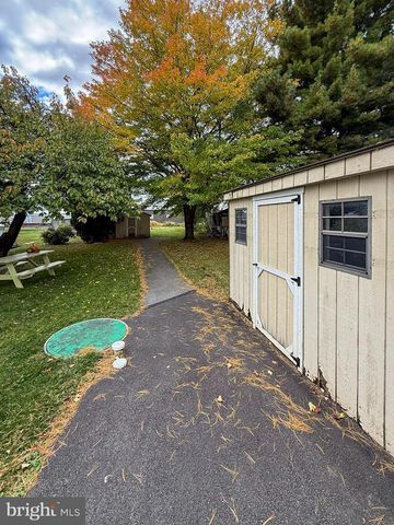 964 W MAIN ST, New Holland, PA 17557