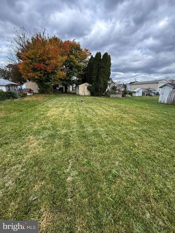 964 W MAIN ST, New Holland, PA 17557