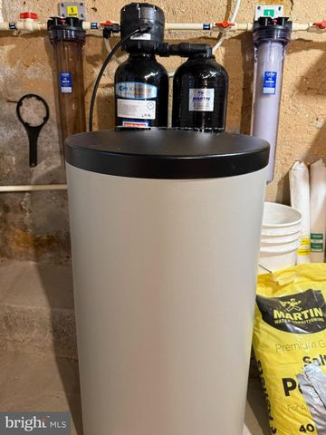 964 W MAIN ST, New Holland, PA 17557