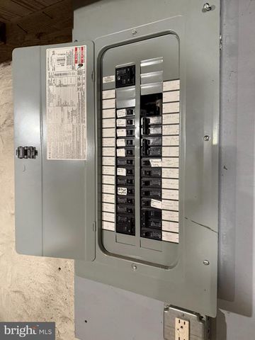 964 W MAIN ST, New Holland, PA 17557