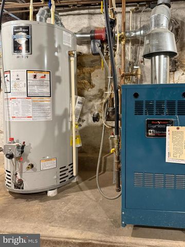 964 W MAIN ST, New Holland, PA 17557