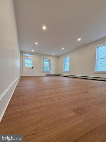 964 W MAIN ST, New Holland, PA 17557