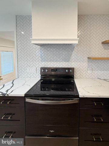 964 W MAIN ST, New Holland, PA 17557