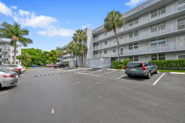 103 ROYAL PARK Drive 2E, Oakland Park, FL 33309