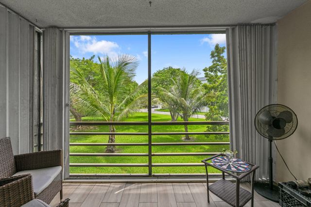 103 ROYAL PARK Drive 2E, Oakland Park, FL 33309