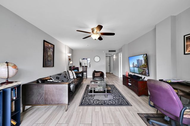 103 ROYAL PARK Drive 2E, Oakland Park, FL 33309